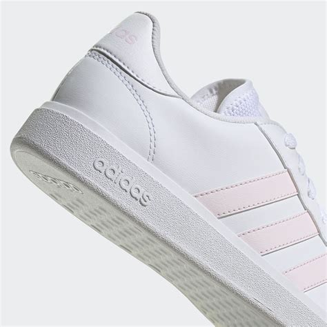 adidas women's lifestyle sneakers.